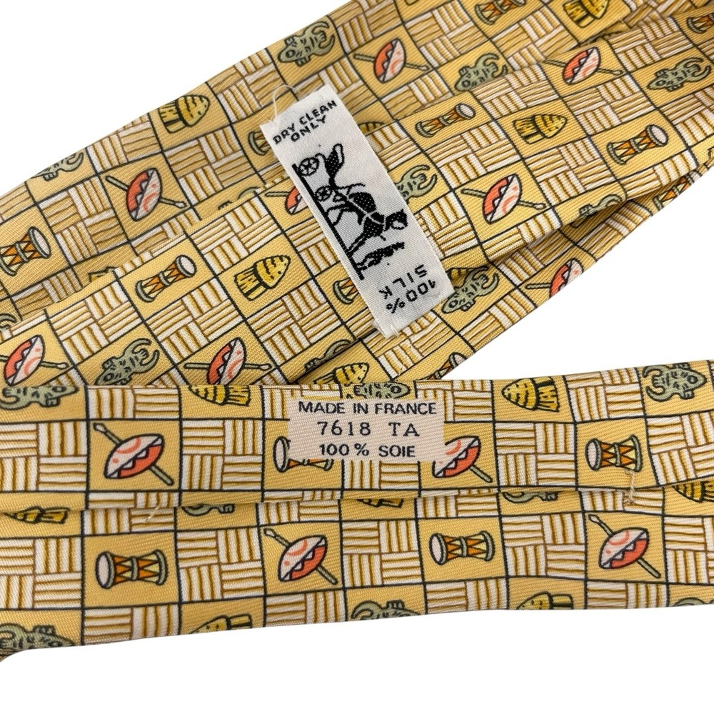 Hermes Mens Tie African Tribal Bongo Drums Masks Yellow Silk 7618 TA 3.25" 57.5" - Picture 3 of 9